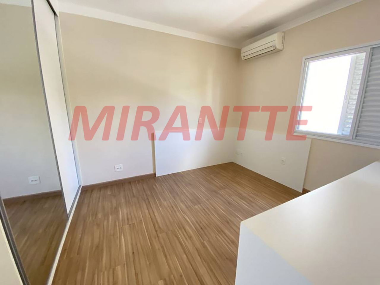 Cond. fechado de 280m² com 4 quartos em Engordadouro