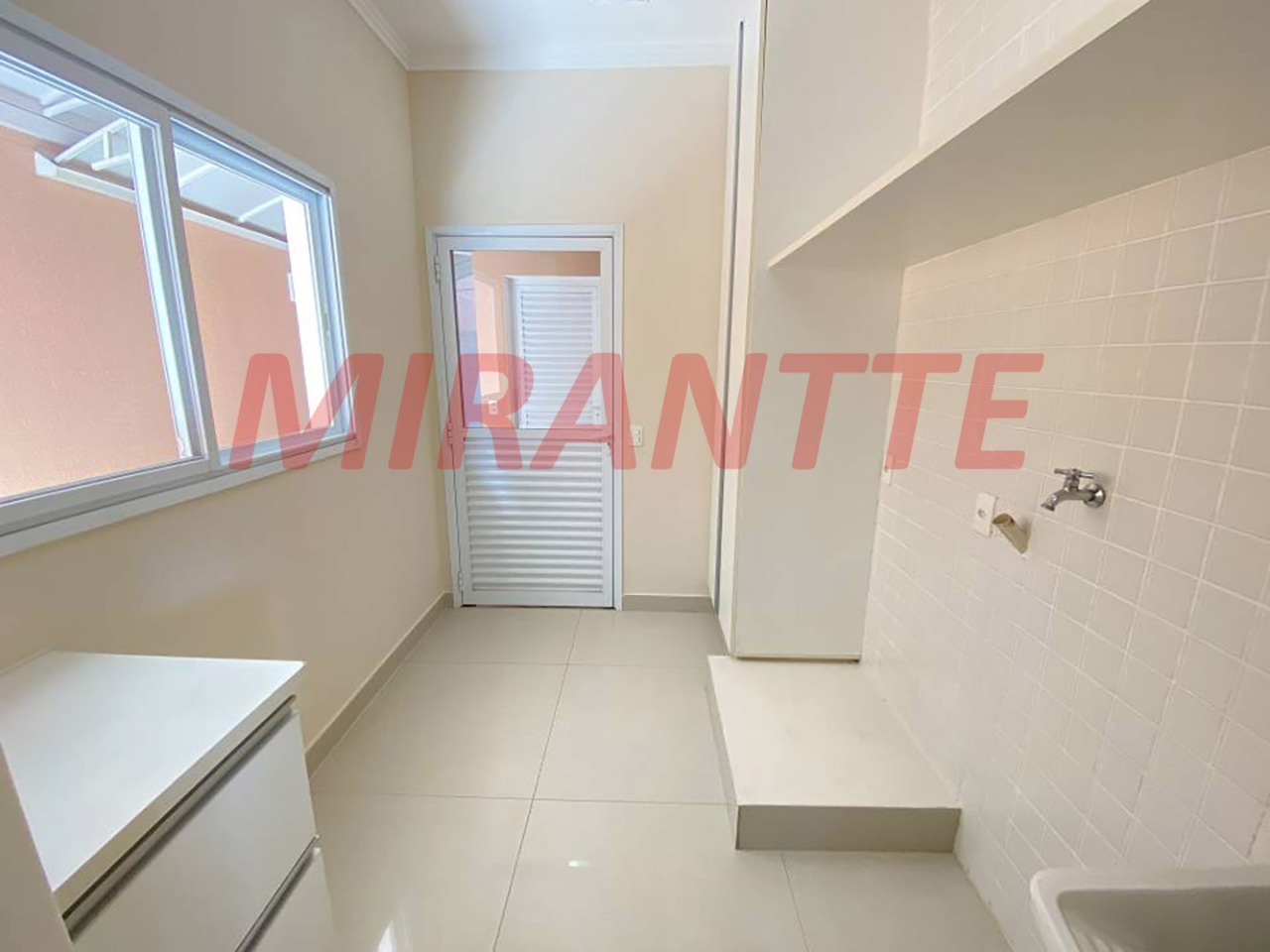 Cond. fechado de 280m² com 4 quartos em Engordadouro