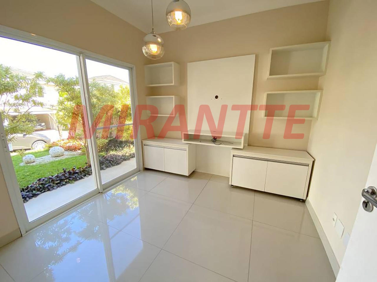Cond. fechado de 280m² com 4 quartos em Engordadouro