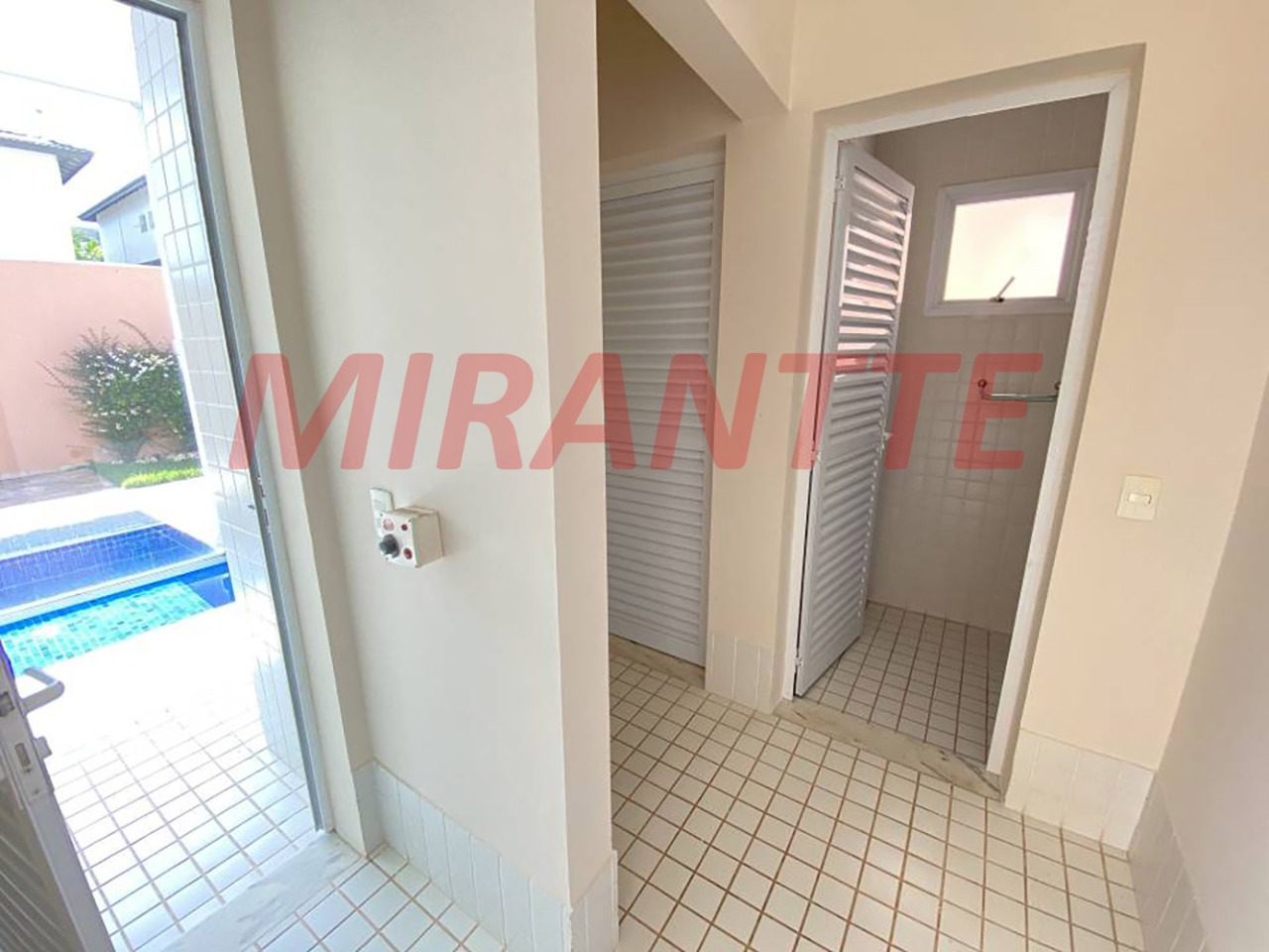 Cond. fechado de 280m² com 4 quartos em Engordadouro