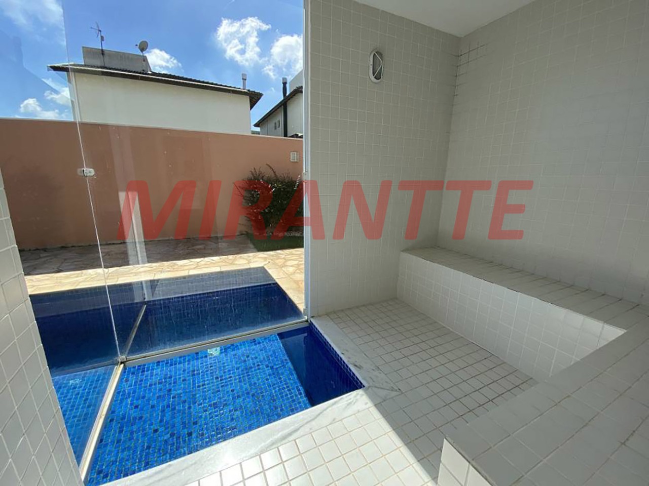 Cond. fechado de 280m² com 4 quartos em Engordadouro