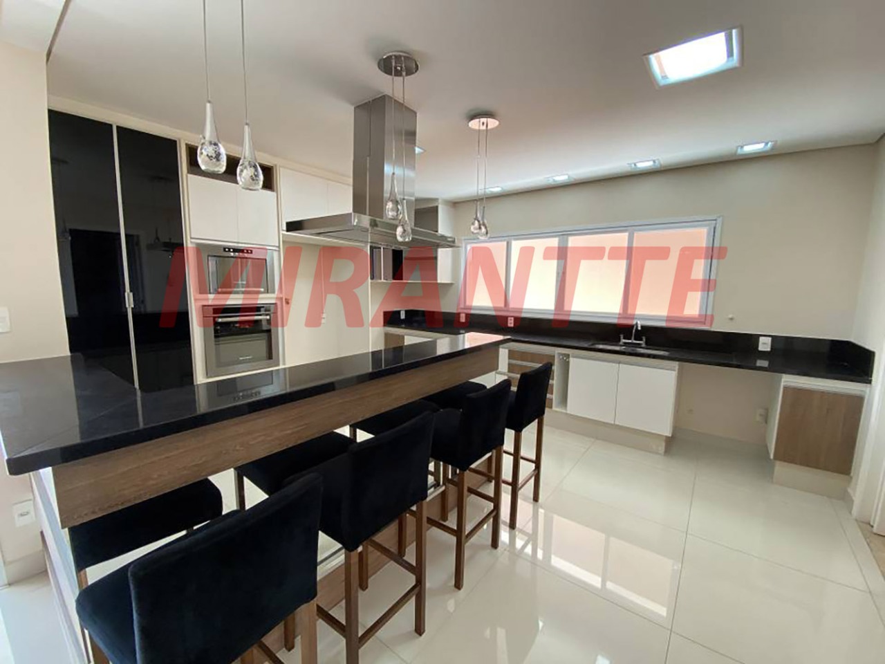 Cond. fechado de 280m² com 4 quartos em Engordadouro