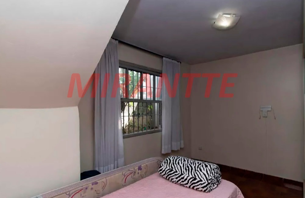 Sobrado de 270m² com 3 quartos em Vila Mazzei