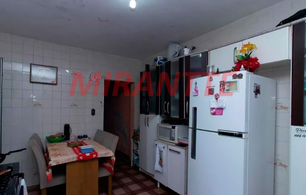 Sobrado de 270m² com 3 quartos em Vila Mazzei
