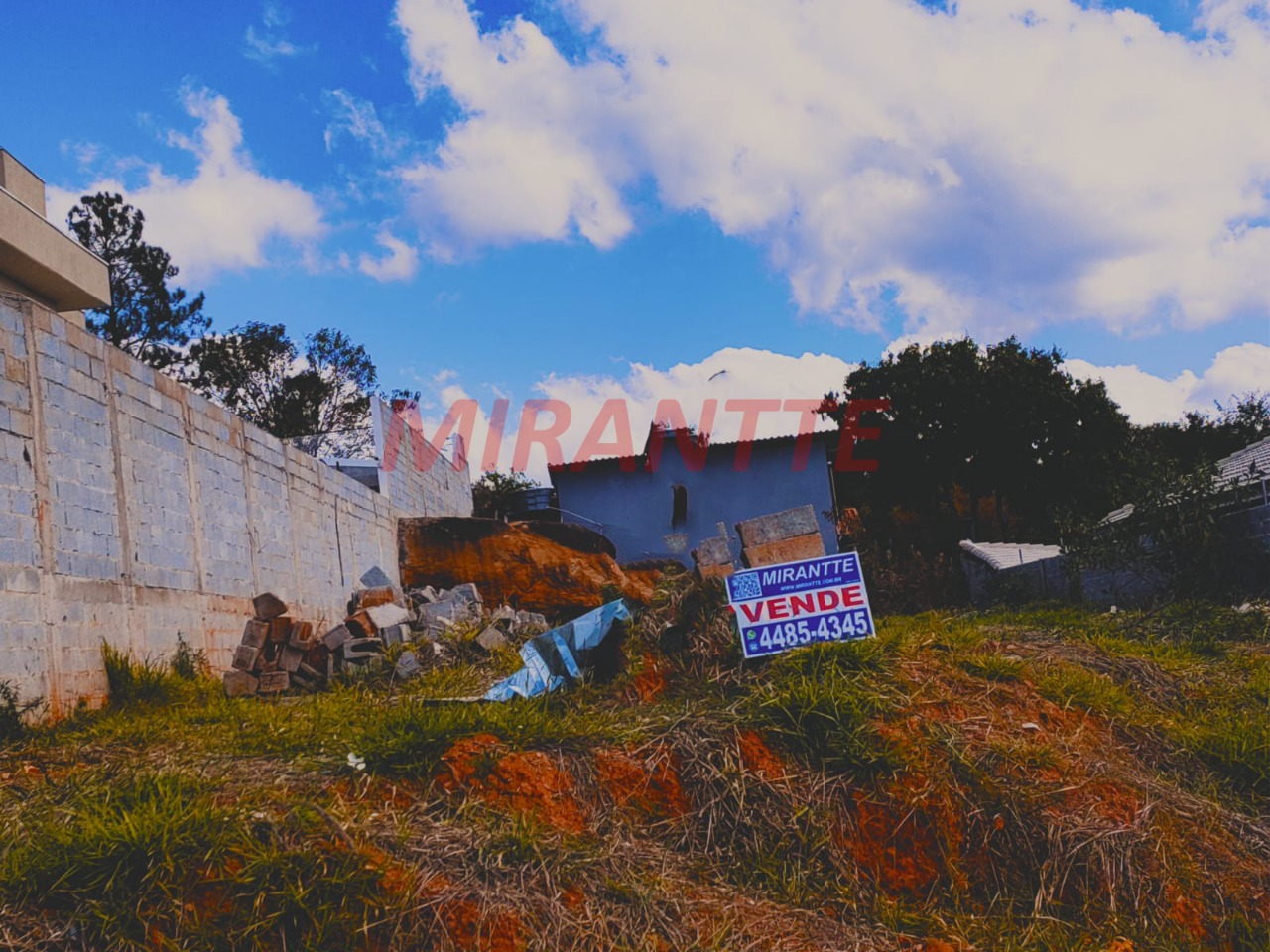 Terreno de 0m² em Jundiaizinho (Terra Preta)