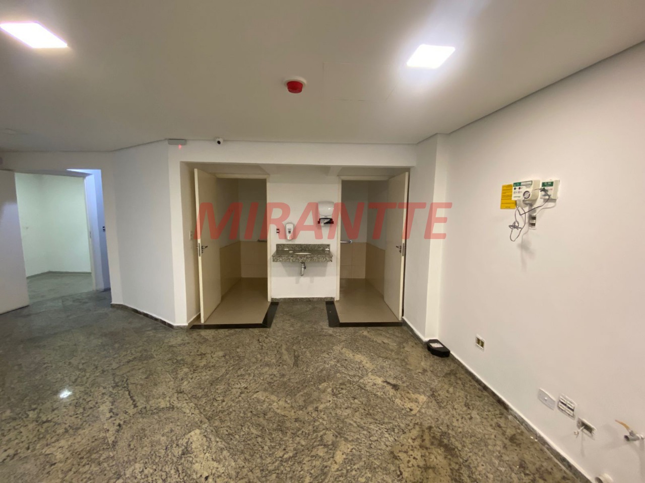 Comercial de 598m² em Santana