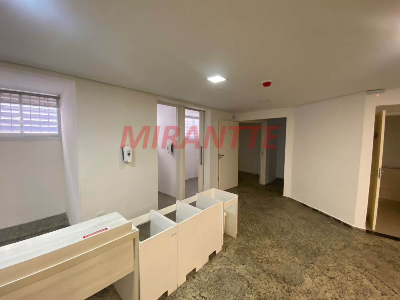 Comercial de 598m² em Santana