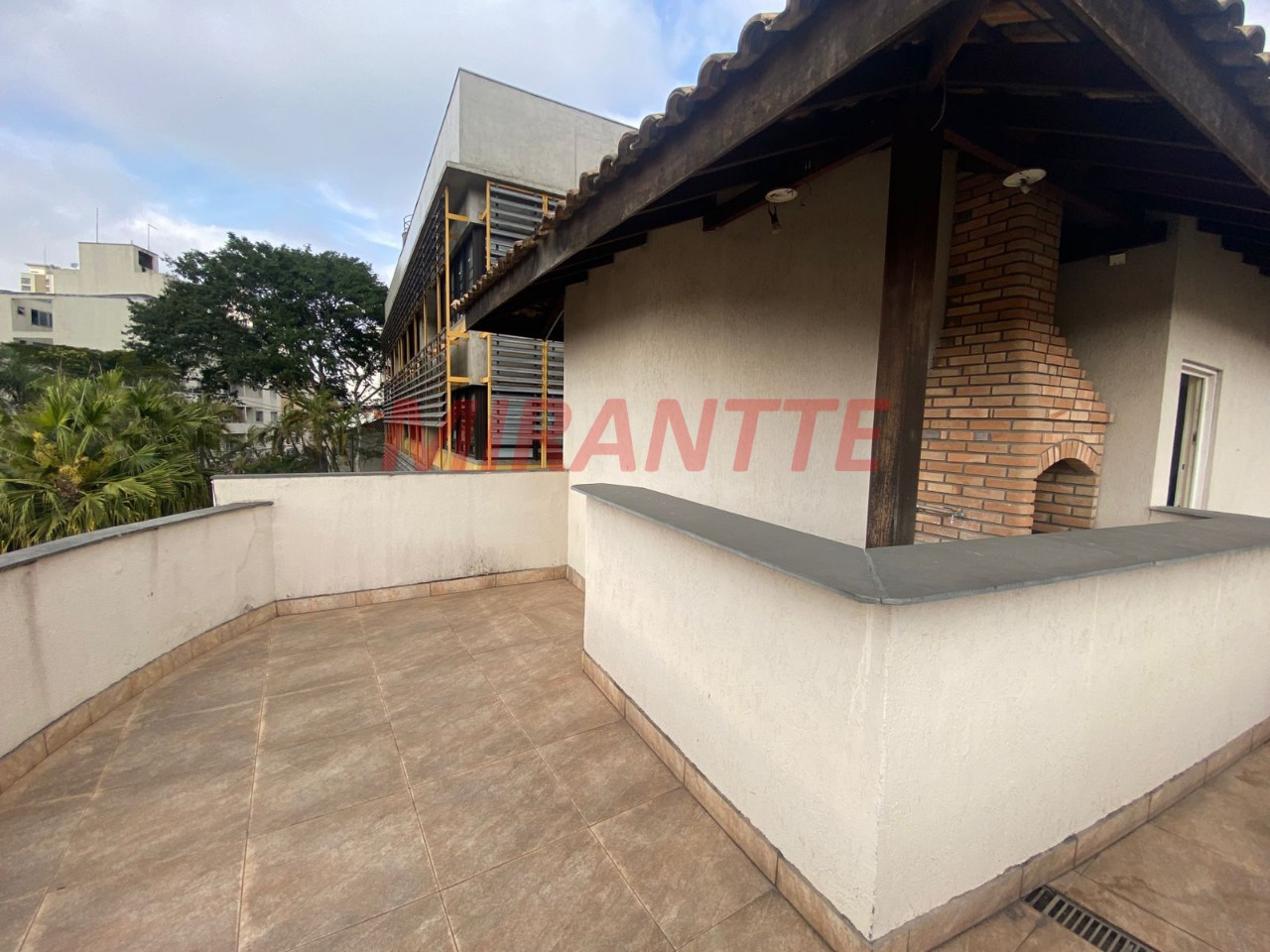 Comercial de 598m² em Santana