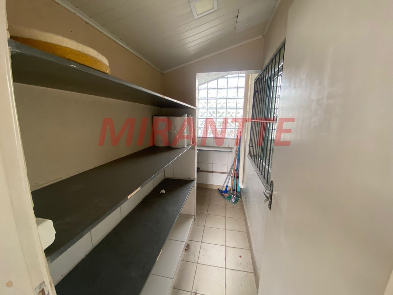Comercial de 598m² em Santana