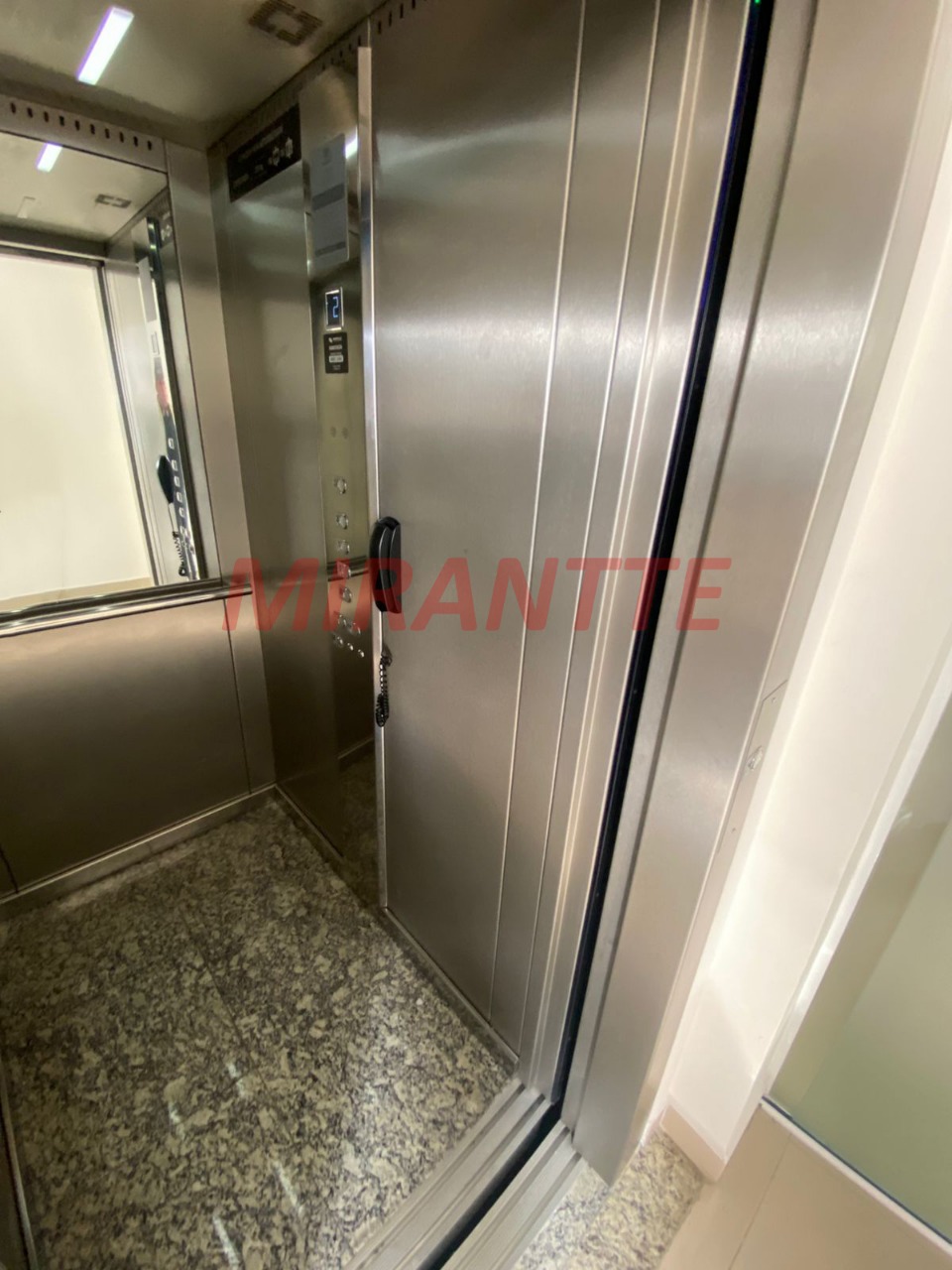 Comercial de 598m² em Santana