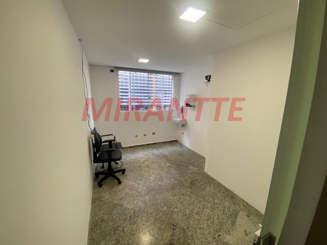 Comercial de 598m² em Santana