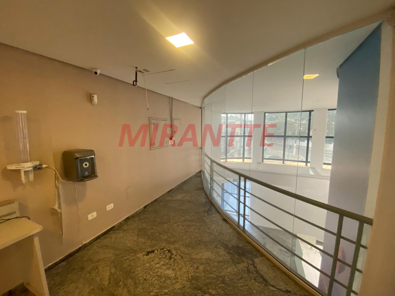 Comercial de 598m² em Santana