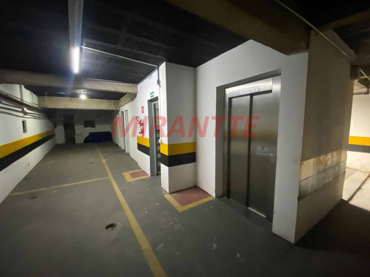 Comercial de 598m² em Santana