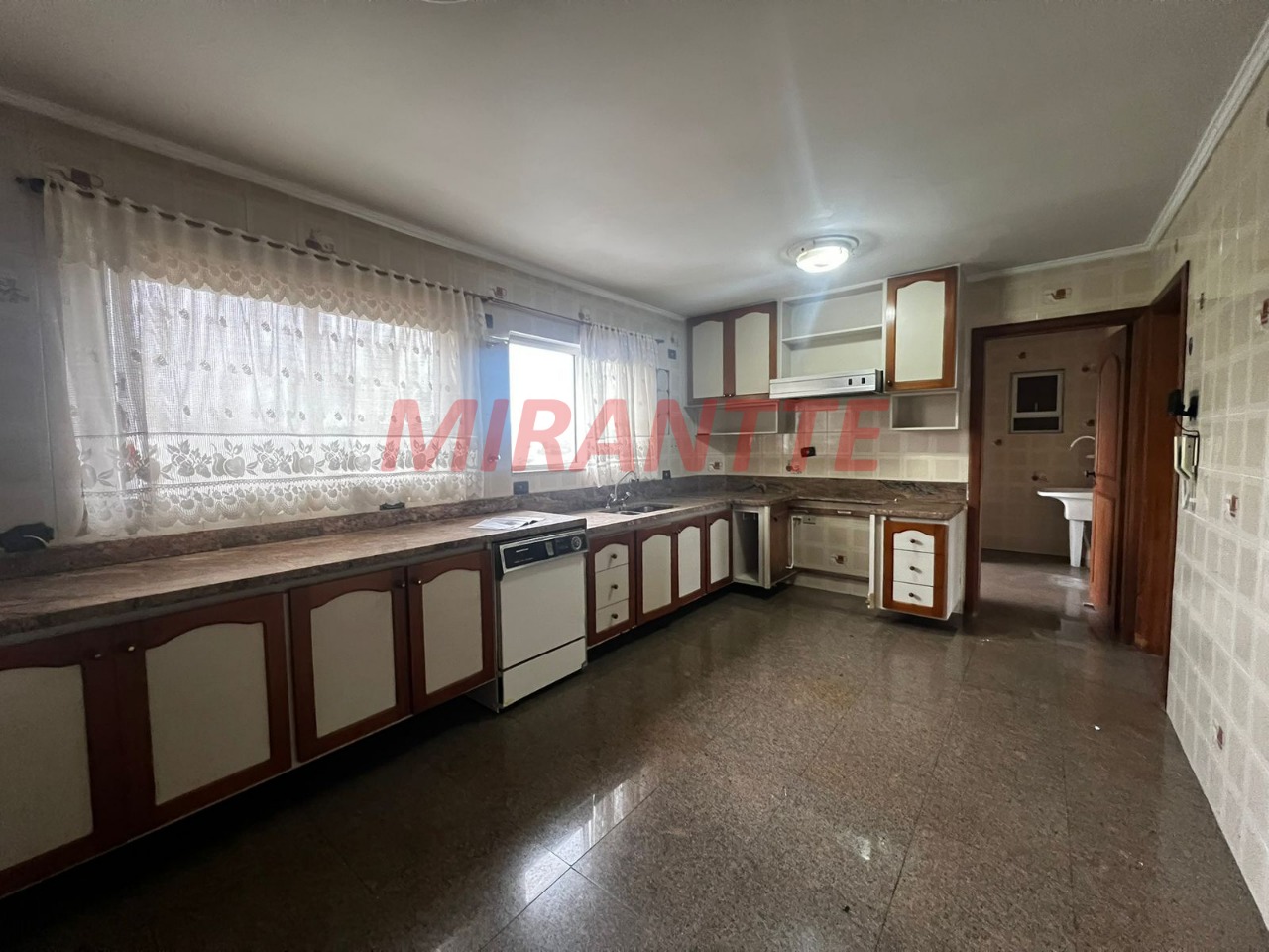 Apartamento de 190m² com 4 quartos em Tremembe
