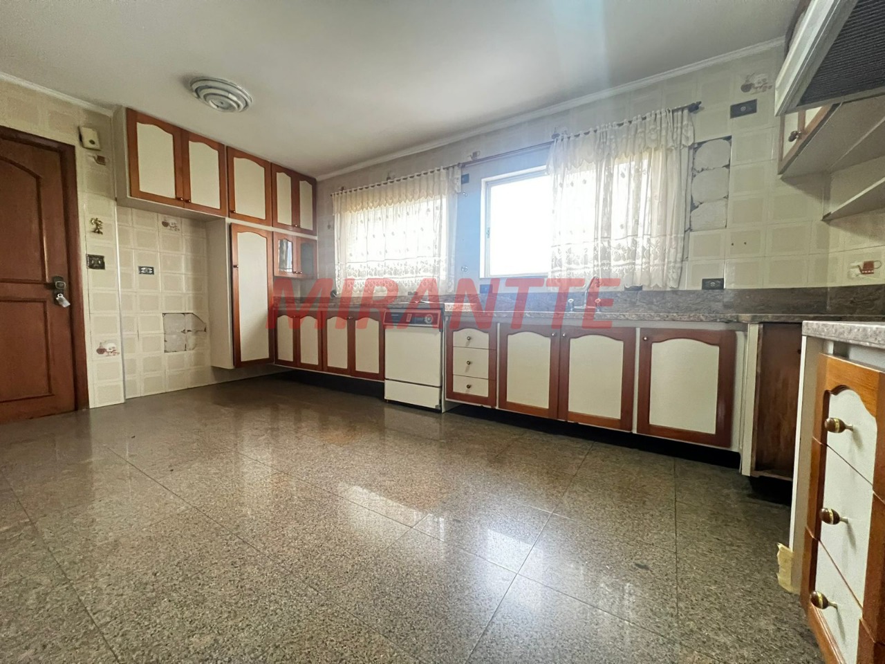 Apartamento de 190m² com 4 quartos em Tremembe