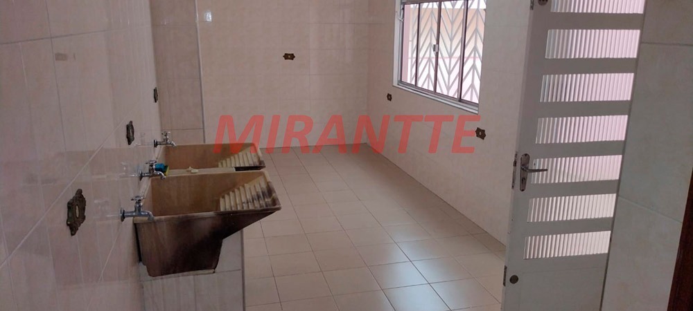 Sobrado de 200m² com 3 quartos em Santana