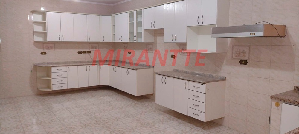 Sobrado de 200m² com 3 quartos em Santana