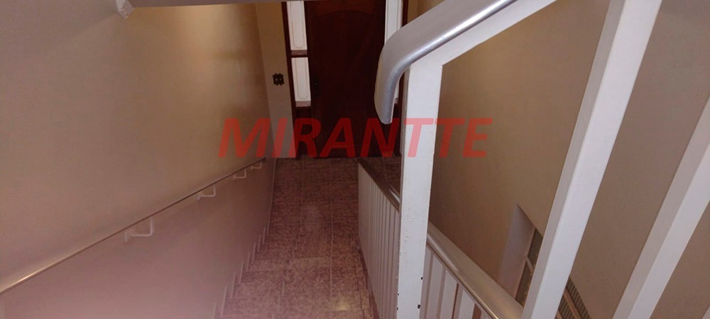 Sobrado de 200m² com 3 quartos em Santana