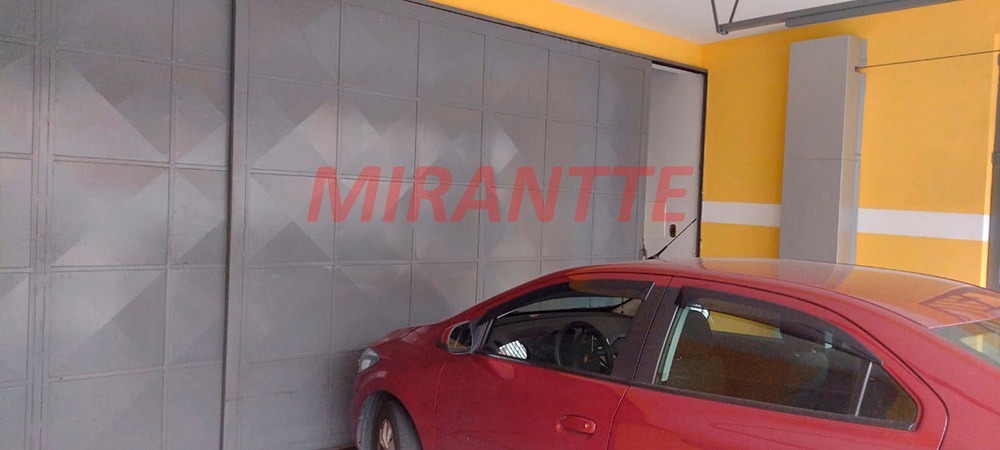 Sobrado de 200m² com 3 quartos em Santana
