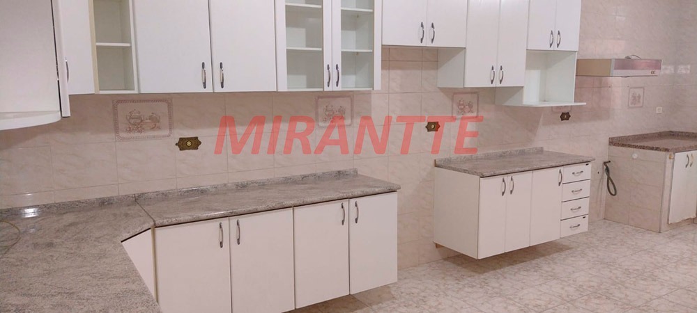 Sobrado de 200m² com 3 quartos em Santana