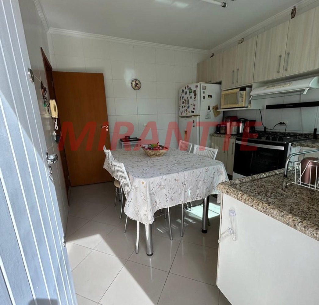 Sobrado de 174m² com 3 quartos em Santa Teresinha