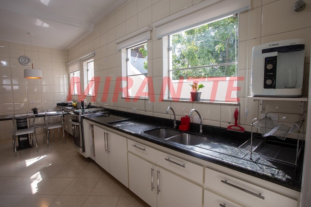 Sobrado de 234m² com 3 quartos em Parada Inglesa