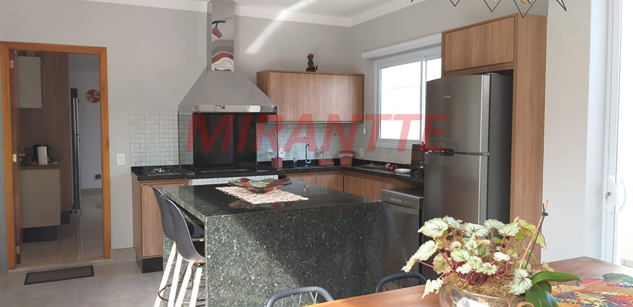 Cond. fechado de 300m² com 4 quartos em Engordadouro