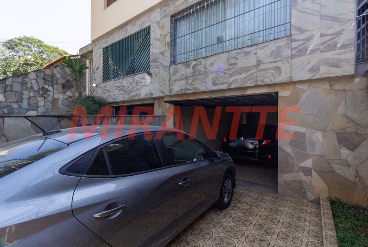 Sobrado de 176m² com 3 quartos em Água Fria