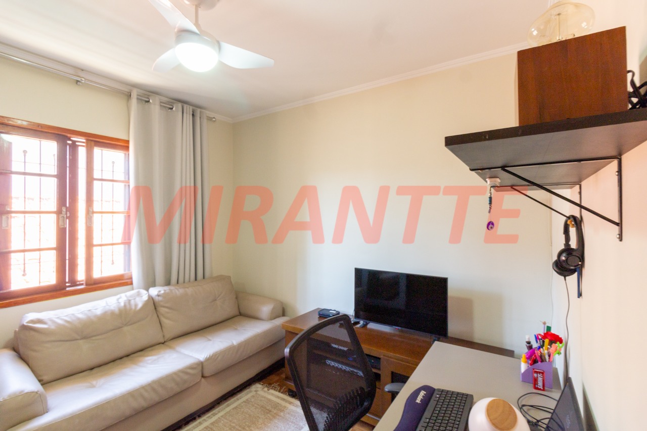 Sobrado de 176m² com 3 quartos em Água Fria