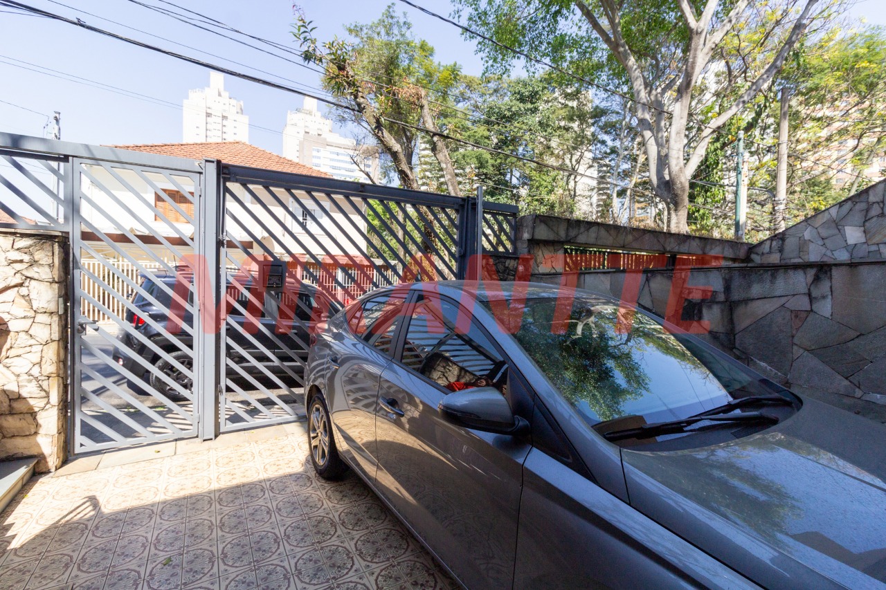 Sobrado de 176m² com 3 quartos em Água Fria