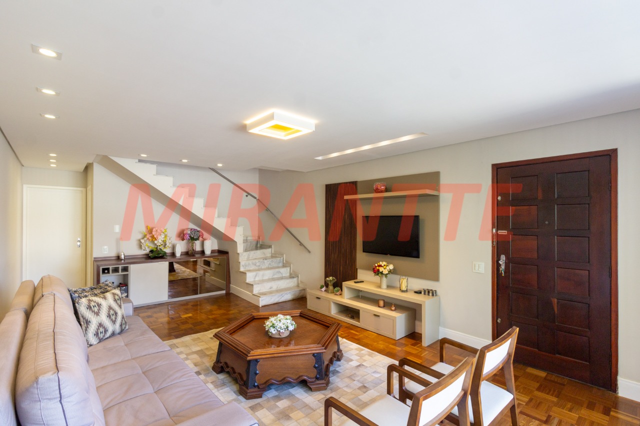 Sobrado de 176m² com 3 quartos em Água Fria