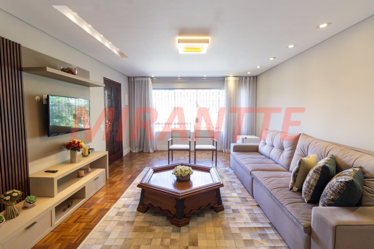 Sobrado de 176m² com 3 quartos em Água Fria
