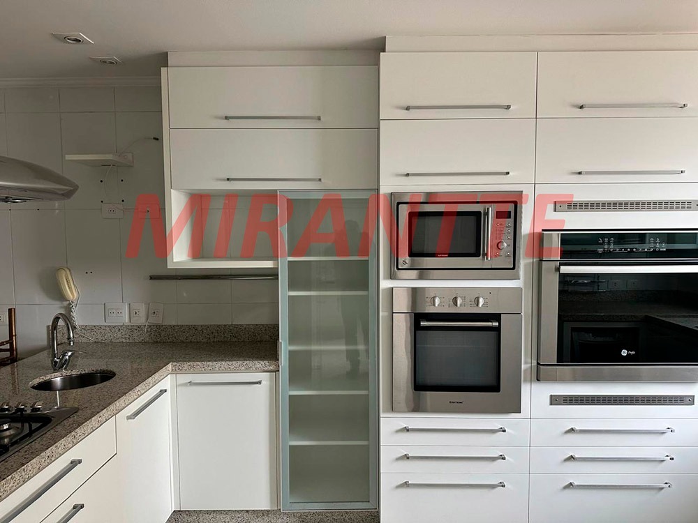 Apartamento de 240m² com 4 quartos em Água Fria