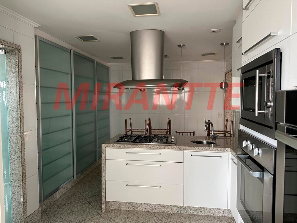 Apartamento de 240m² com 4 quartos em Água Fria