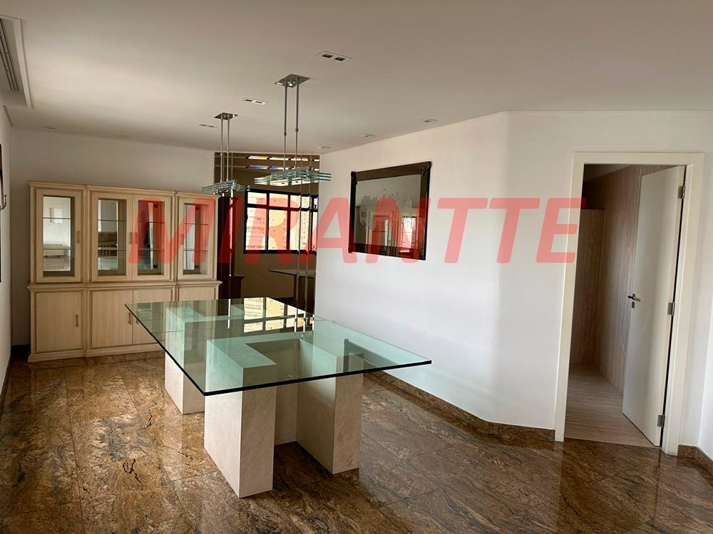 Apartamento de 240m² com 4 quartos em Água Fria