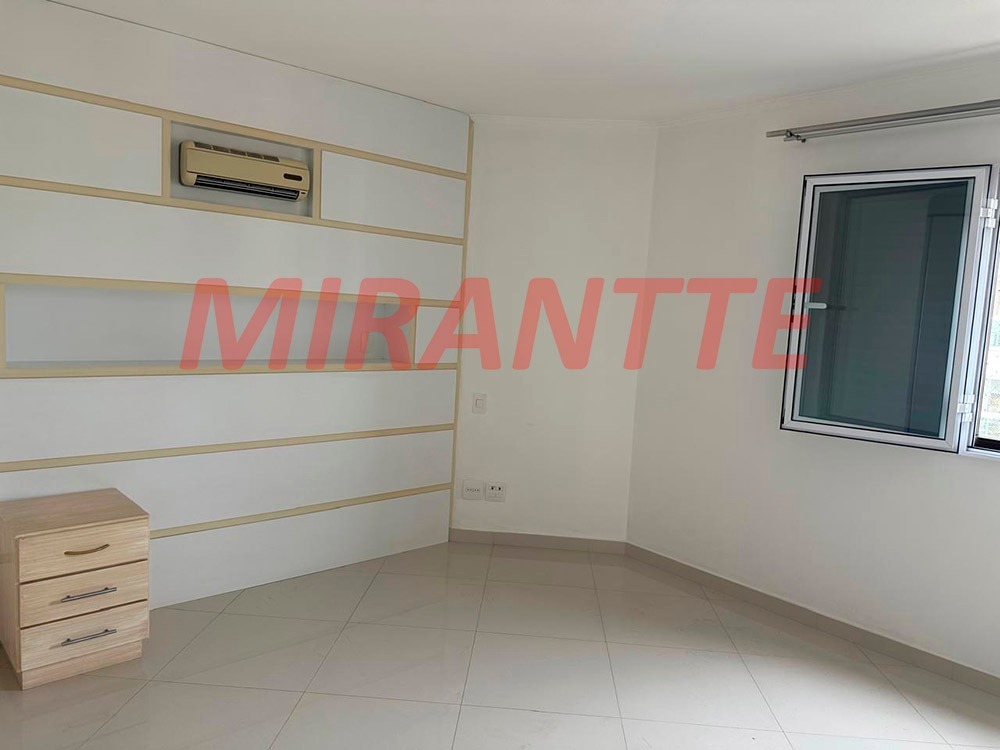 Apartamento de 240m² com 4 quartos em Água Fria