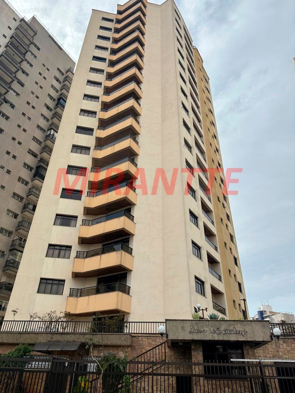 Apartamento de 240m² com 4 quartos em Água Fria
