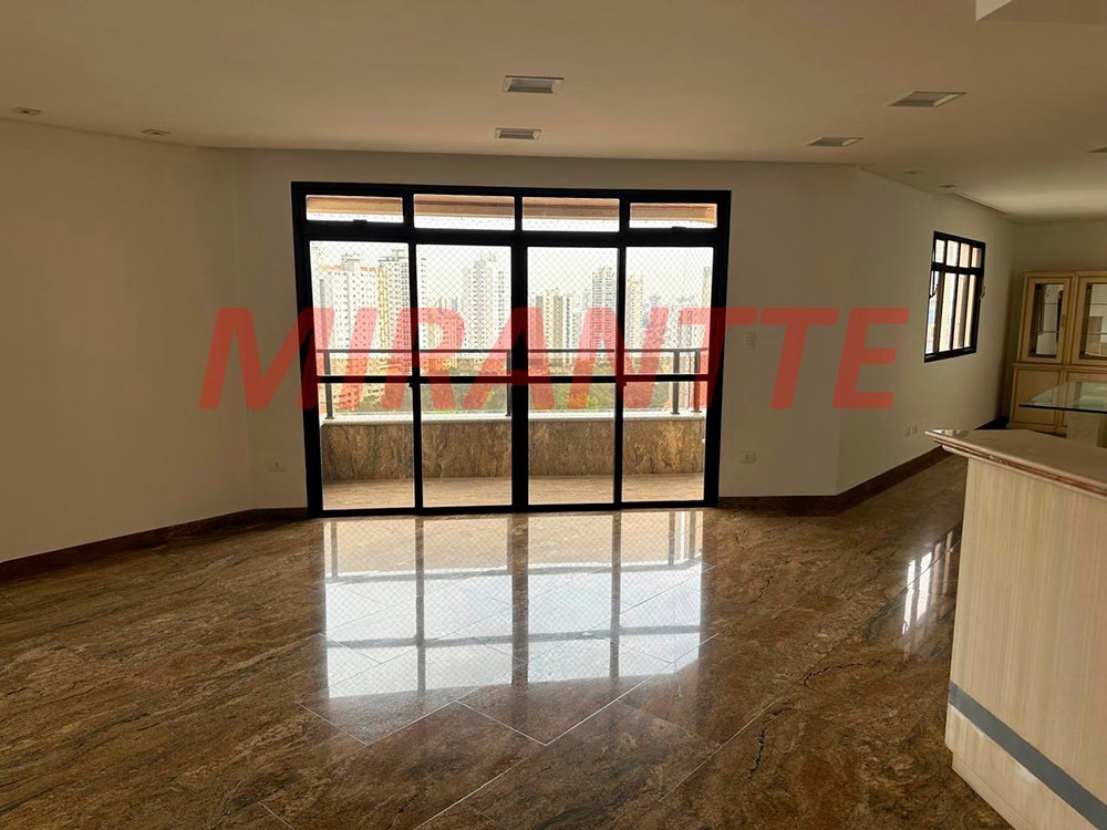 Apartamento de 240m² com 4 quartos em Água Fria