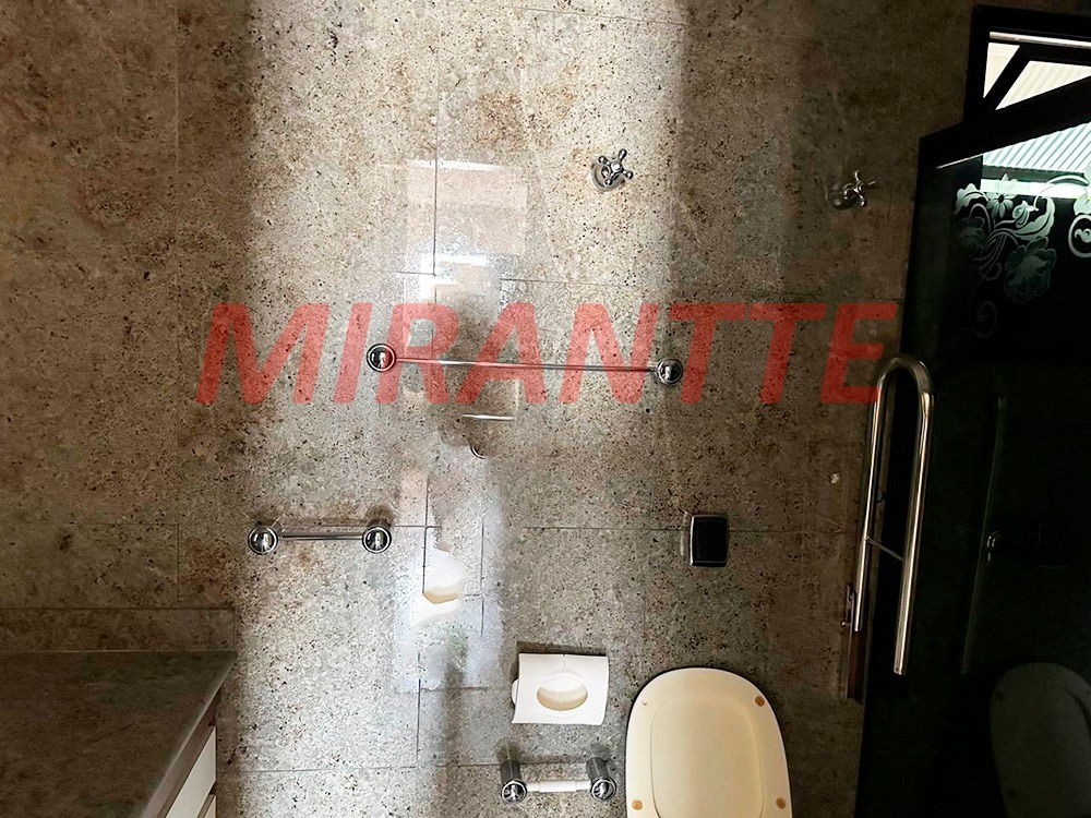 Apartamento de 240m² com 4 quartos em Água Fria