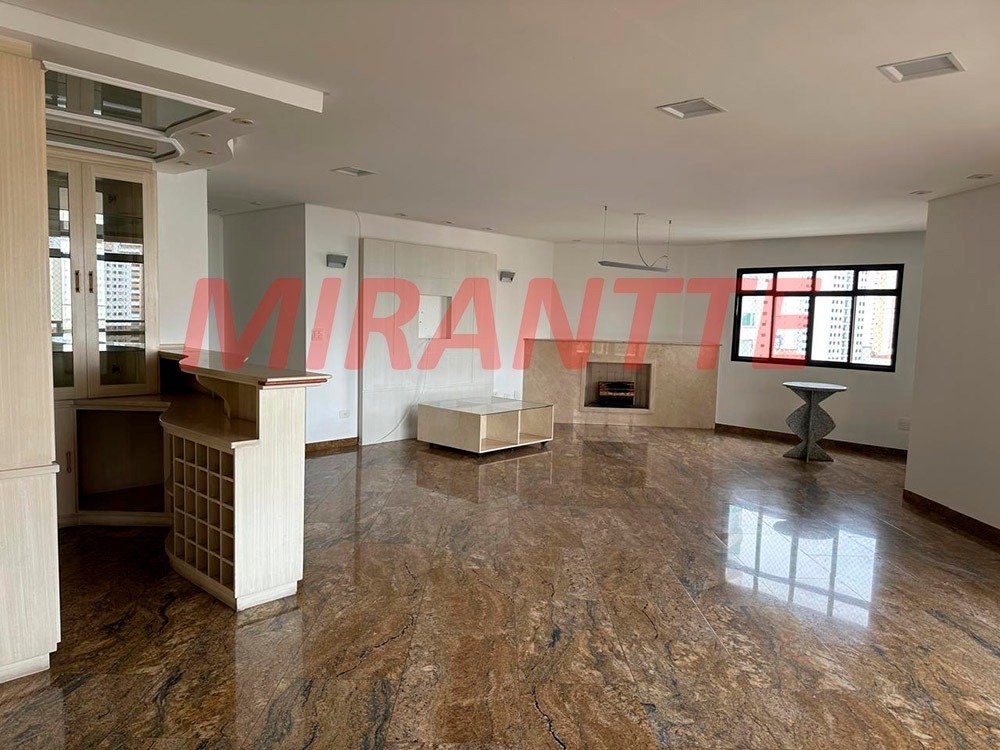 Apartamento de 240m² com 4 quartos em Água Fria
