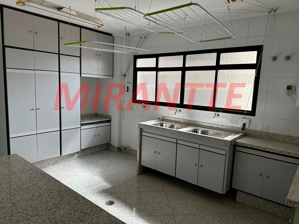 Apartamento de 240m² com 4 quartos em Água Fria