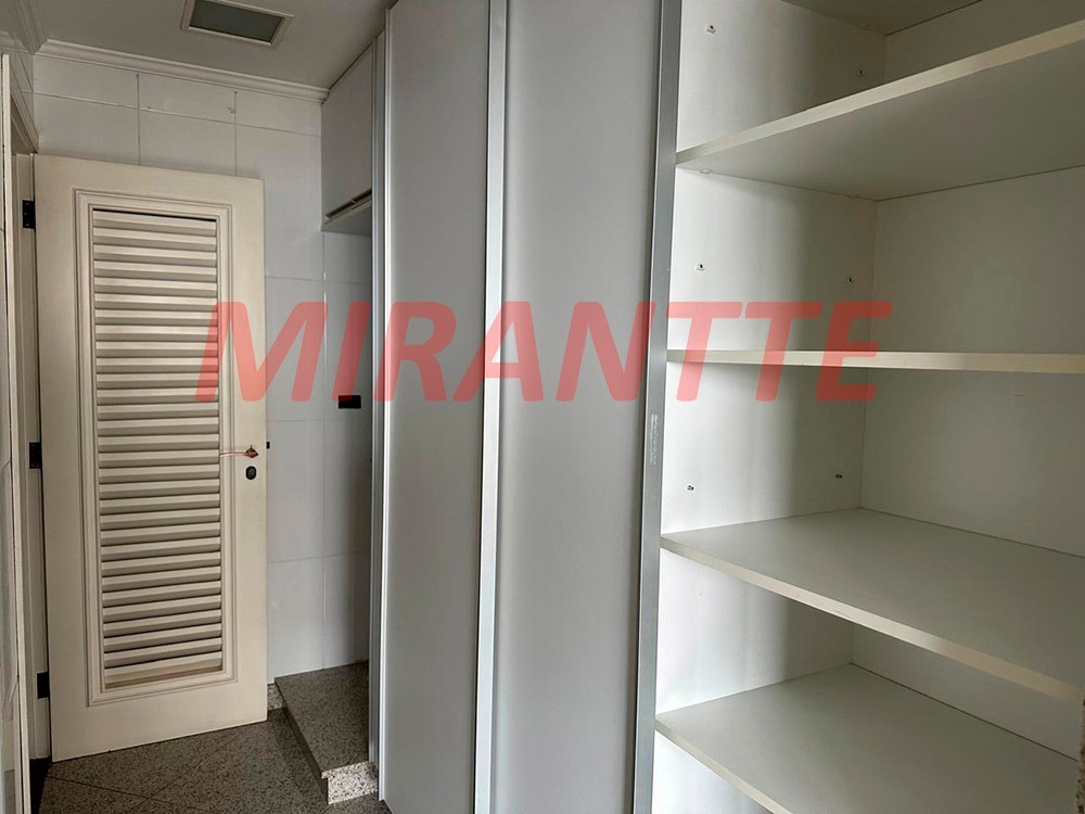 Apartamento de 240m² com 4 quartos em Água Fria