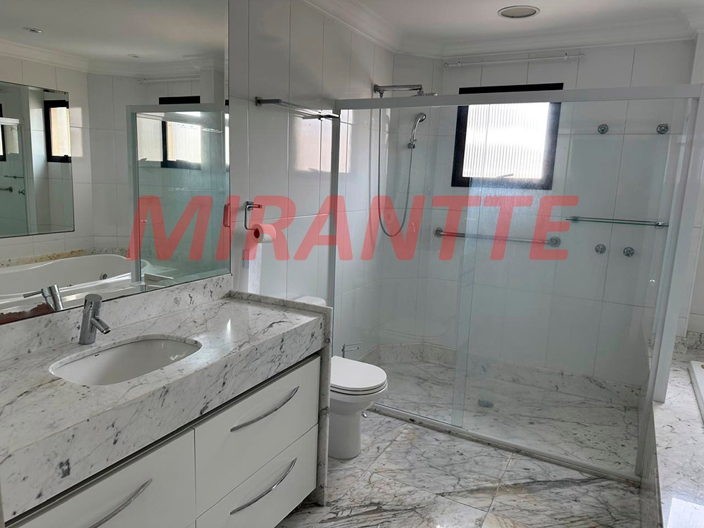 Apartamento de 240m² com 4 quartos em Água Fria