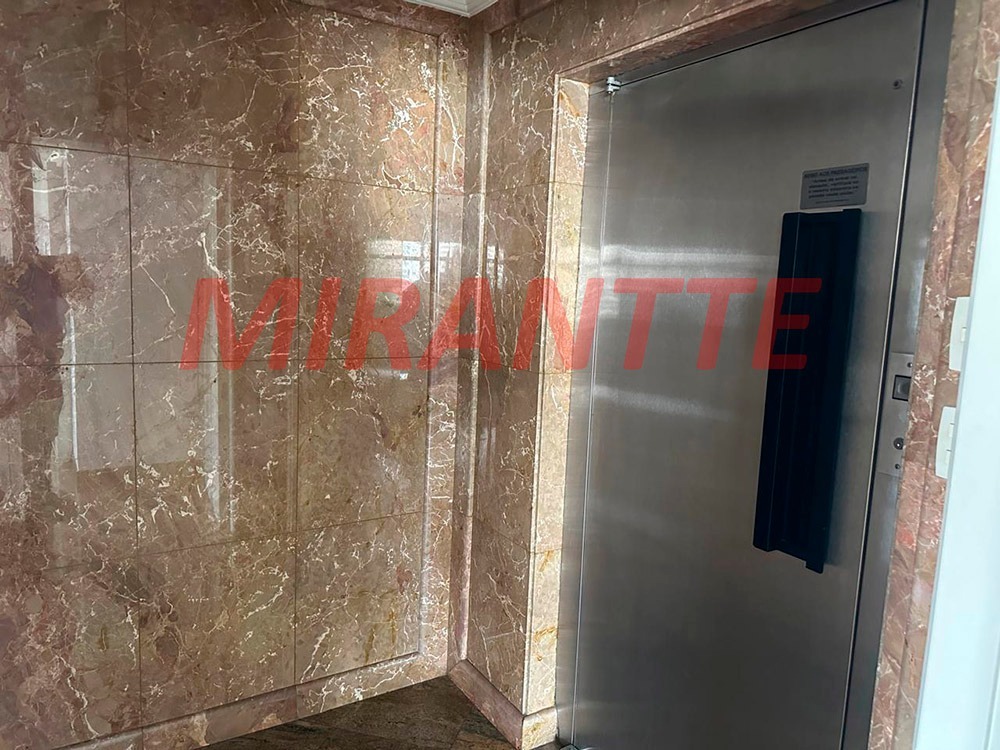 Apartamento de 240m² com 4 quartos em Água Fria