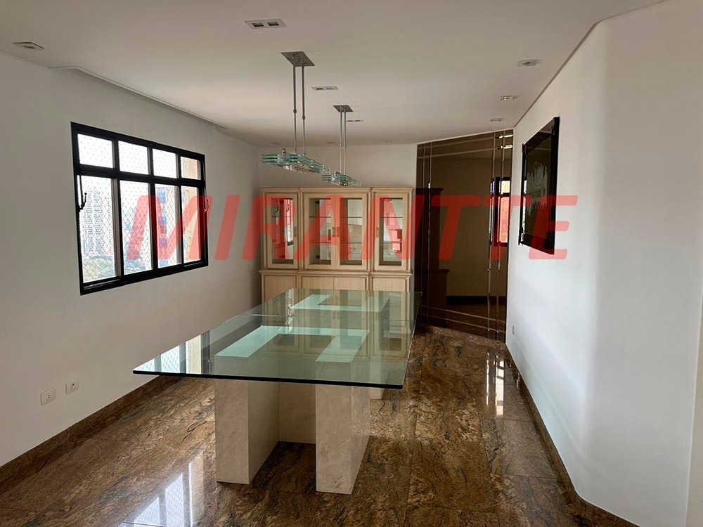 Apartamento de 240m² com 4 quartos em Água Fria