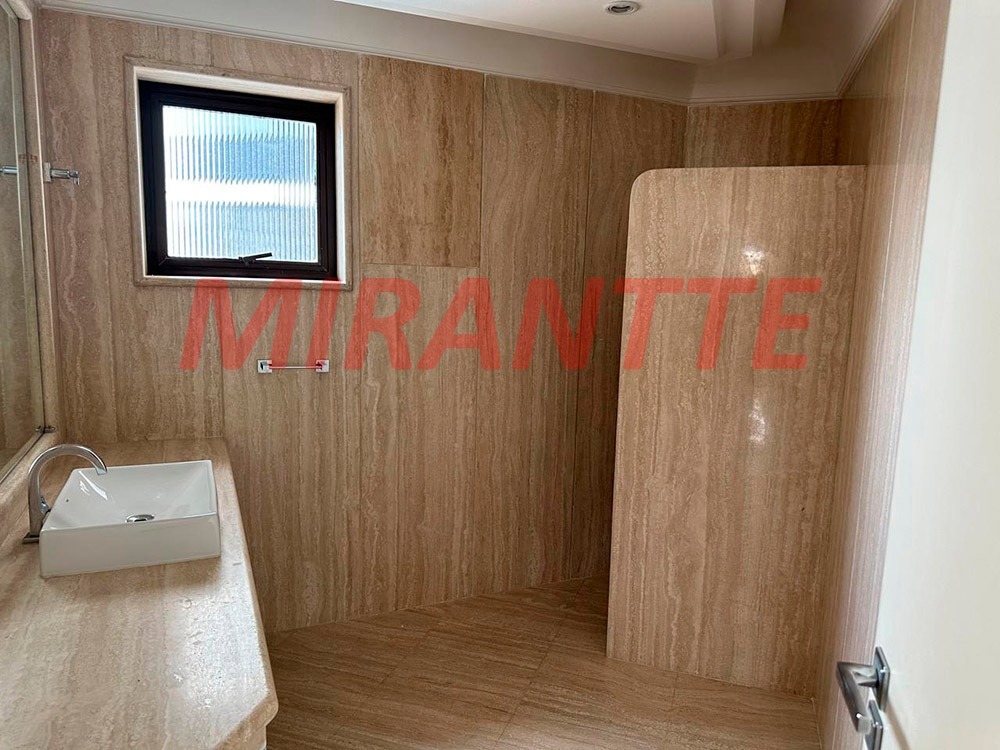 Apartamento de 240m² com 4 quartos em Água Fria