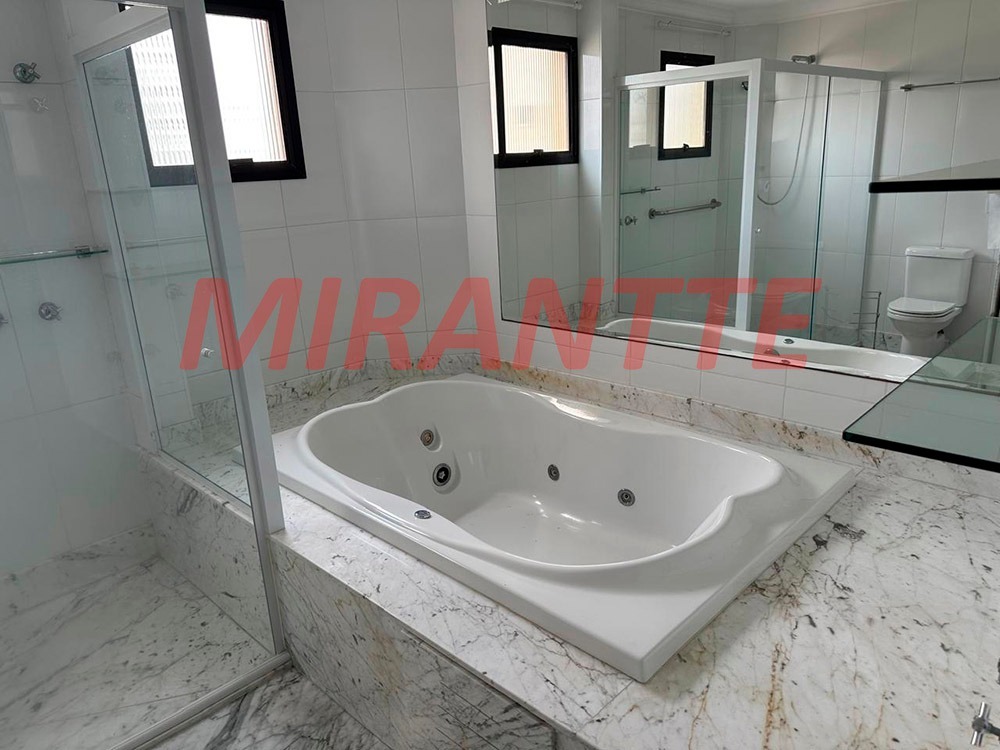 Apartamento de 240m² com 4 quartos em Água Fria