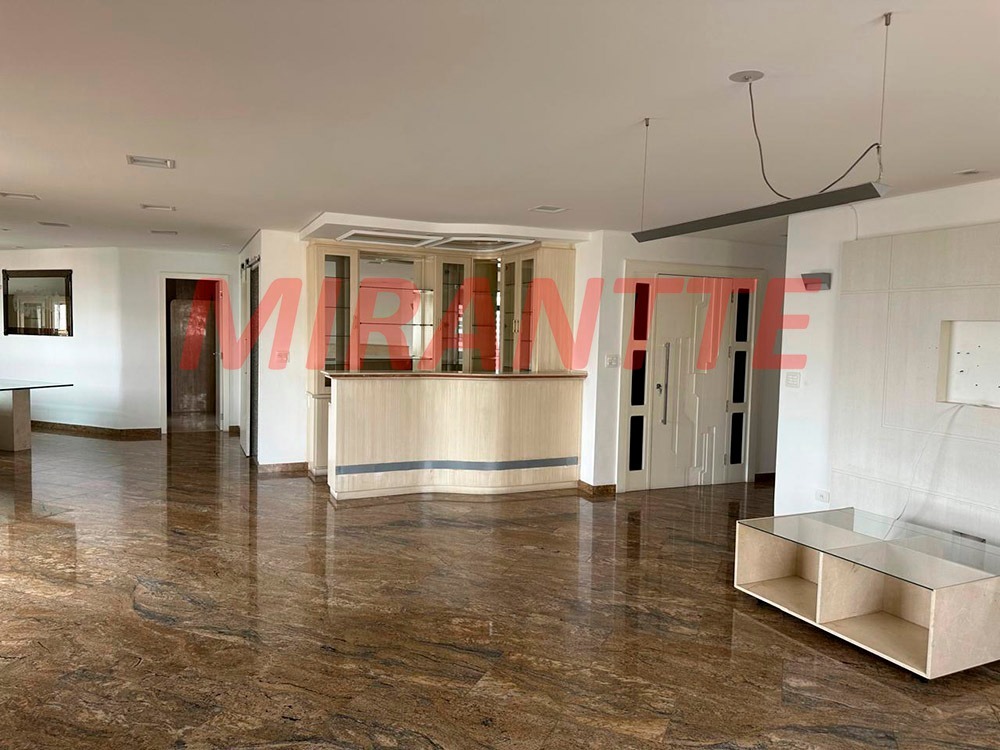 Apartamento de 240m² com 4 quartos em Água Fria