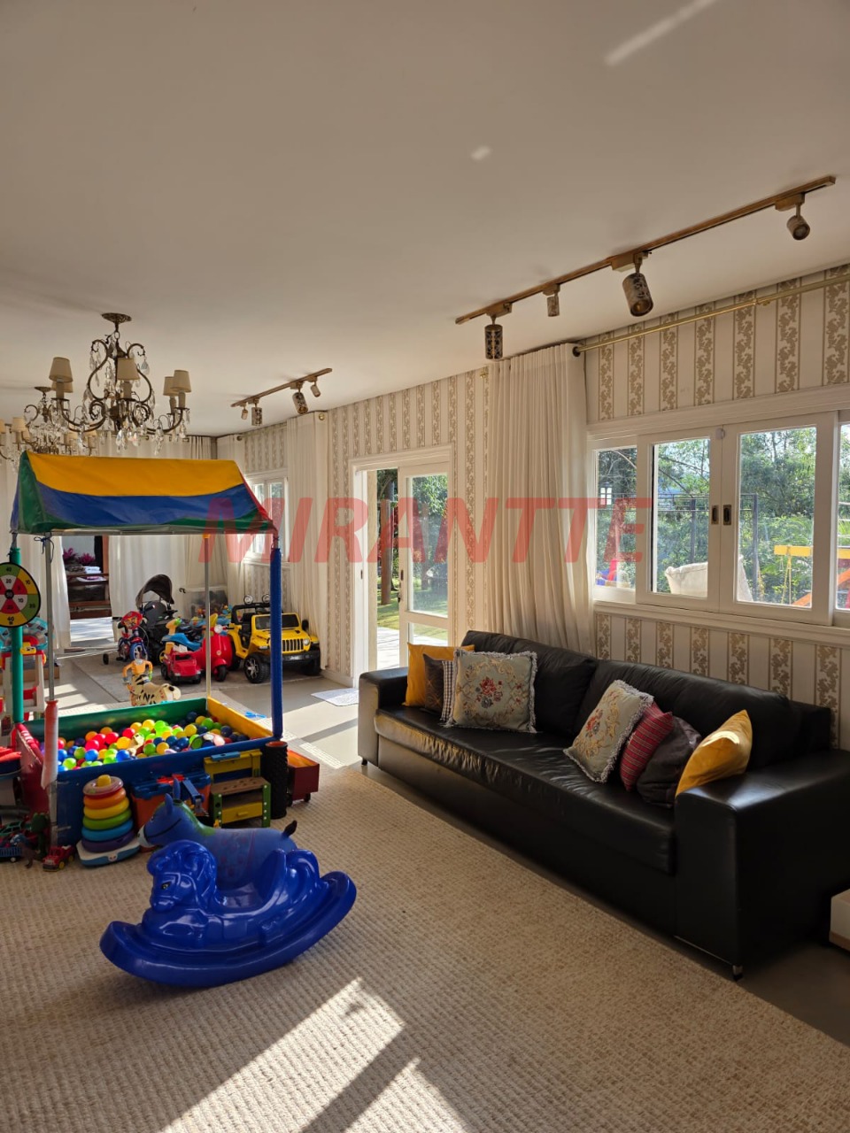 Cond. fechado de 369.84m² com 5 quartos em Roseira