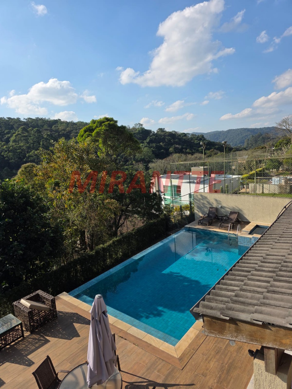 Cond. fechado de 369.84m² com 5 quartos em Roseira